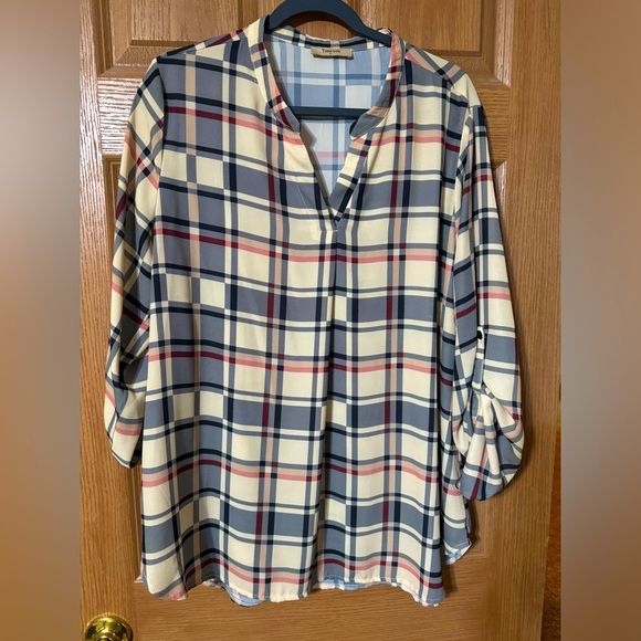 Timeson Tops - TIMESON V NECK TOP WITH 3/4 ROLLED SLEEVES NWOT SIZE XL